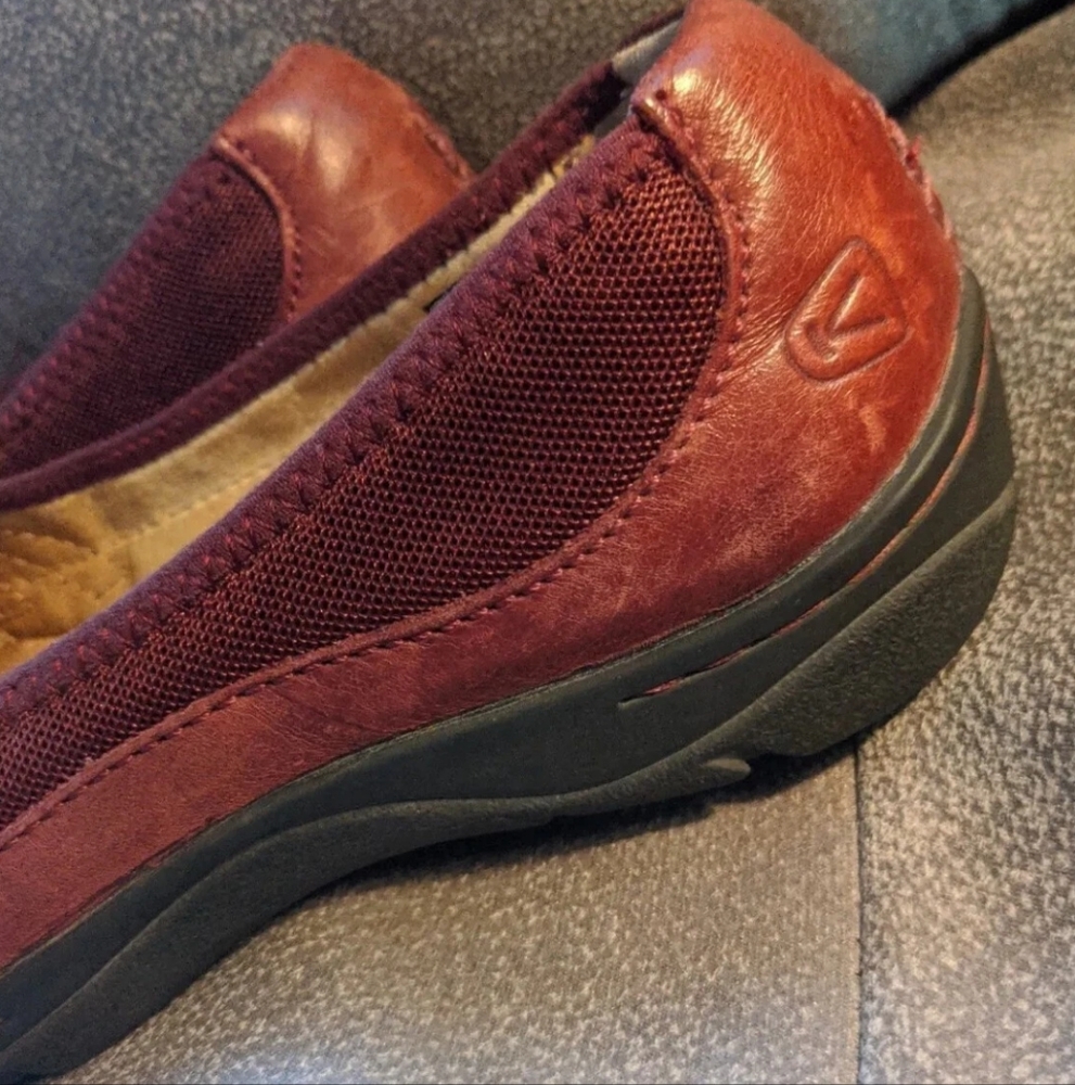Keen Women's Size 7 Shoes Red & Black Leather Clogs Mules Slip On Comfortable - Picture 11 of 12